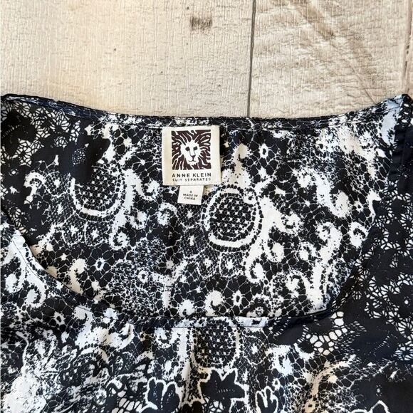 Anne Klein Women’s Sleeveless Blouse - Picture 2 of 3